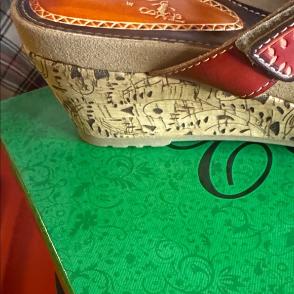 Elite Women's Red and Brown Sandals - Picture 6 of 9